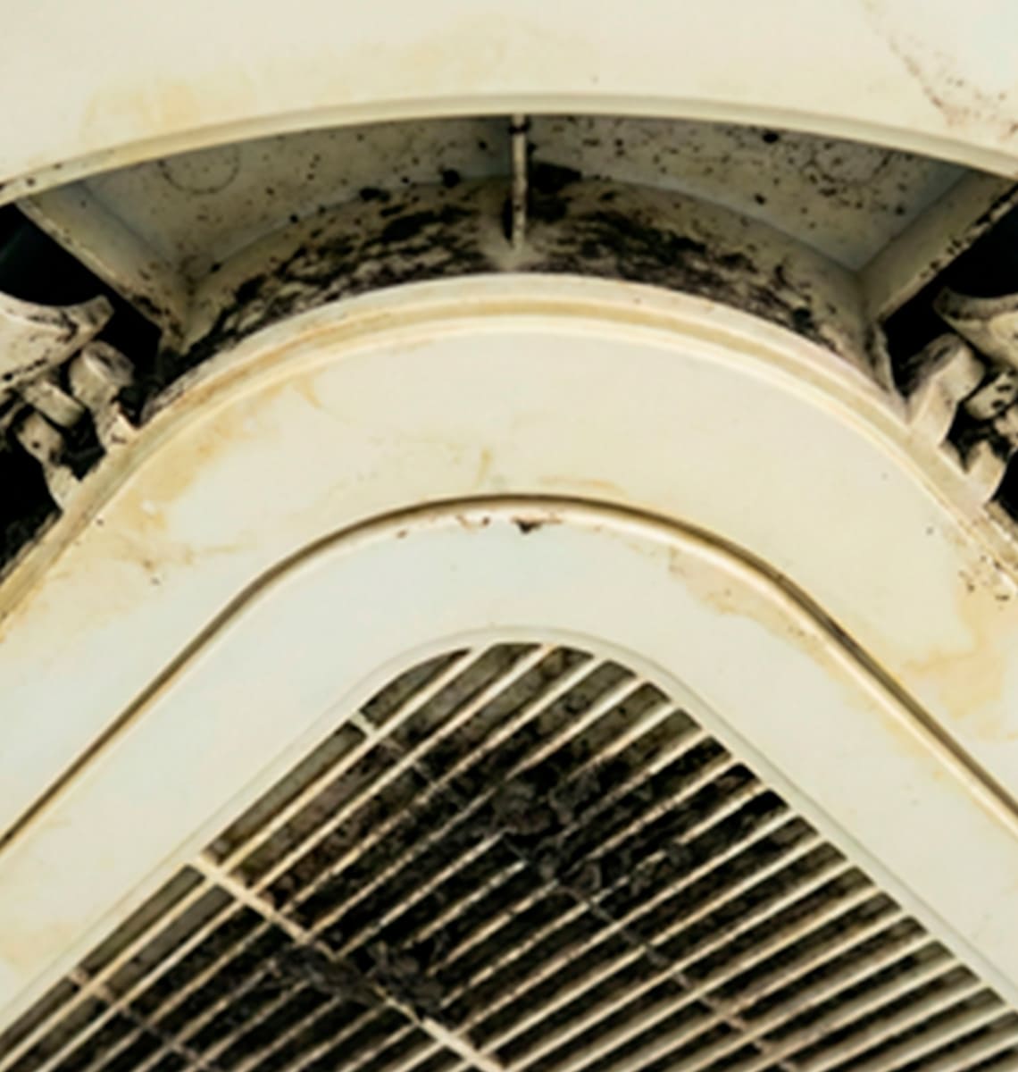 エアコンクリーニングの前の画像